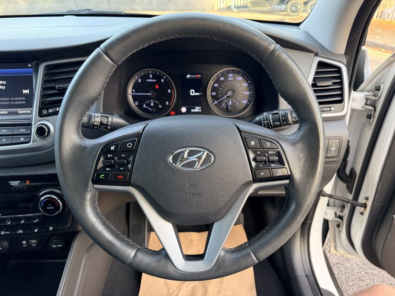 Hyundai Tucson Premium SE 2.0 CRDi Euro 6 (s/s) (136 ps) 2015 — photo 8 of 38