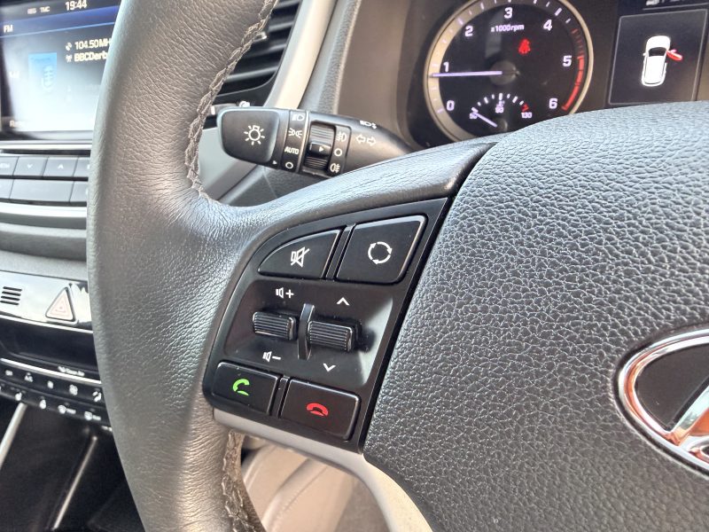 Hyundai Tucson Premium SE 2.0 CRDi Euro 6 (s/s) (136 ps) 2015 — photo 15 of 38