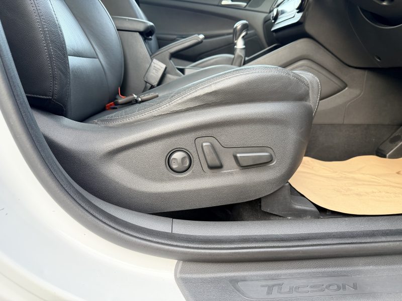 Hyundai Tucson Premium SE 2.0 CRDi Euro 6 (s/s) (136 ps) 2015 — photo 19 of 38