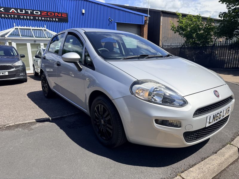 Fiat Punto Pop + 1.2 Pop + Euro 6 (69 bhp) 2016 — photo 7 of 38