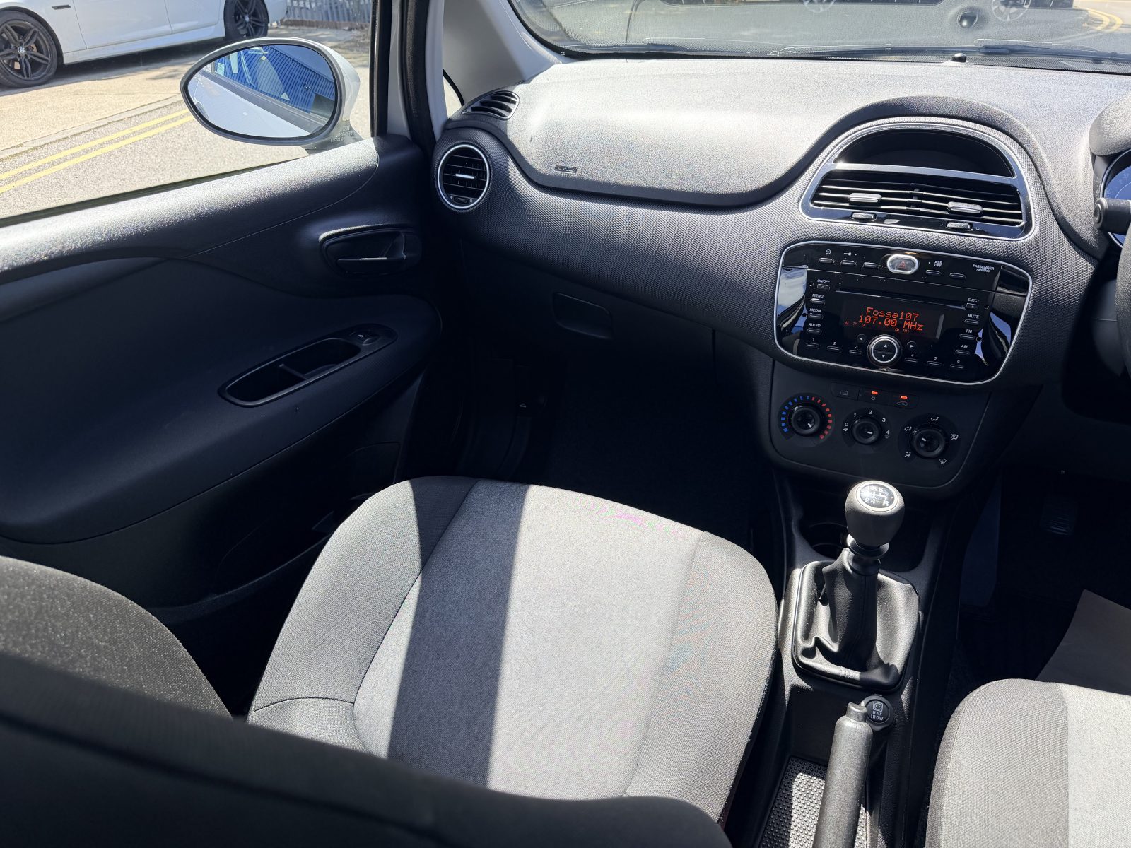 Fiat Punto Pop + 1.2 Pop + Hatchback 5dr Petrol Euro 6 (69 bhp) — photo 10