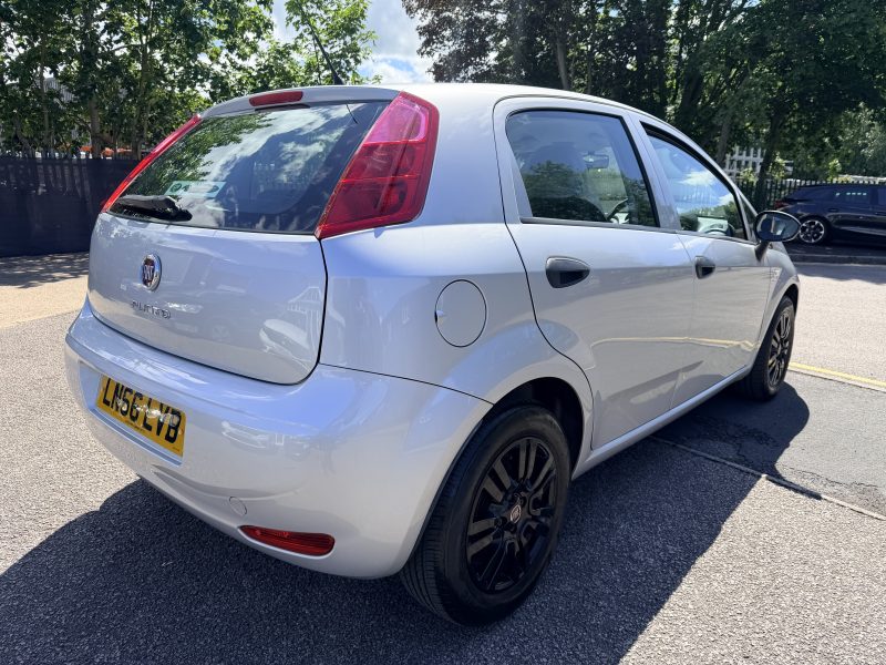 Fiat Punto Pop + 1.2 Pop + Euro 6 (69 bhp) 2016 — photo 3 of 38