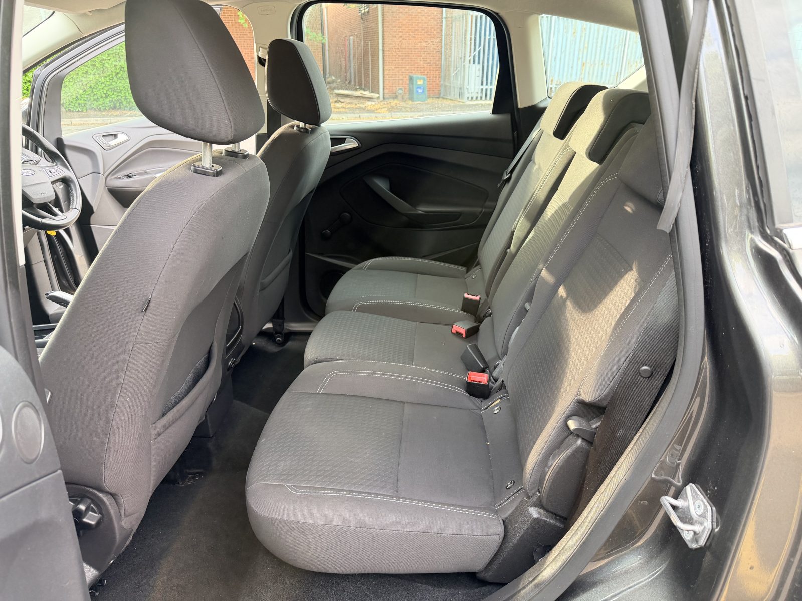 Ford C-Max Zetec TDCi 2016 — photo 30
