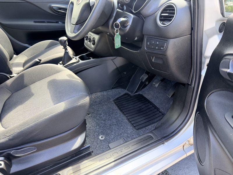 Fiat Punto Pop + 1.2 Pop + Euro 6 (69 bhp) 2016 — photo 16 of 38