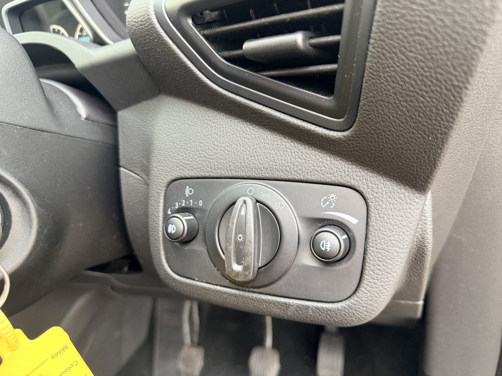 Ford C-Max Zetec TDCi 2016 — photo 21
