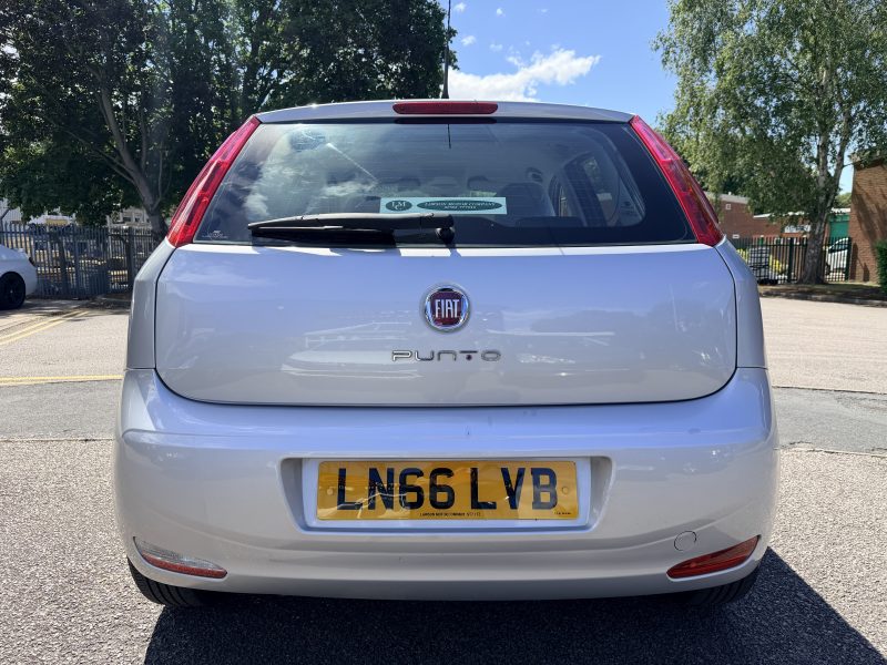 Fiat Punto Pop + 1.2 Pop + Euro 6 (69 bhp) 2016 — photo 9 of 38