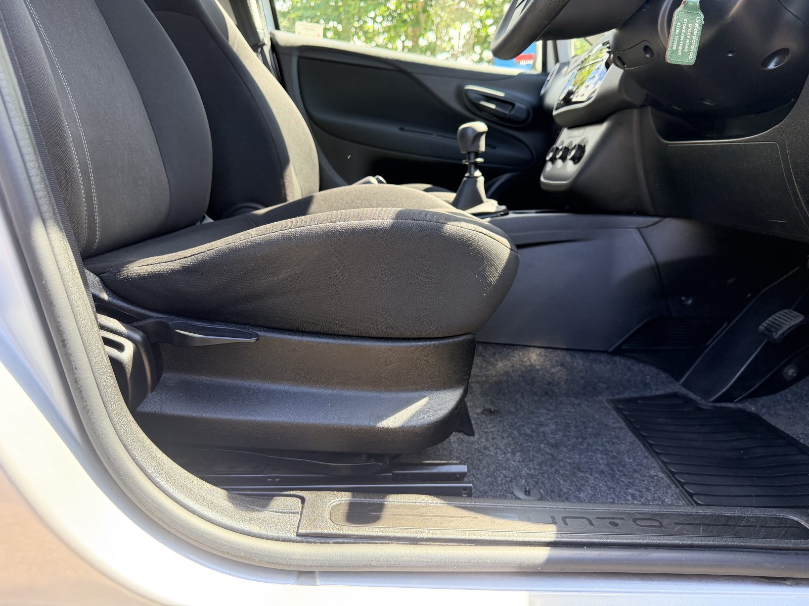 Fiat Punto Pop + 1.2 Pop + Hatchback 5dr Petrol Euro 6 (69 bhp) — photo 36
