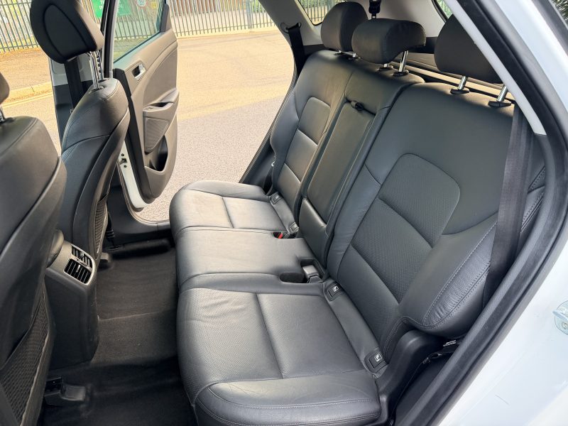 Hyundai Tucson Premium SE 2.0 CRDi Euro 6 (s/s) (136 ps) 2015 — photo 29 of 38