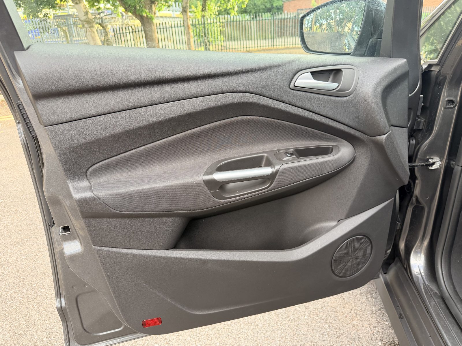 Ford C-Max Zetec TDCi 2016 — photo 36