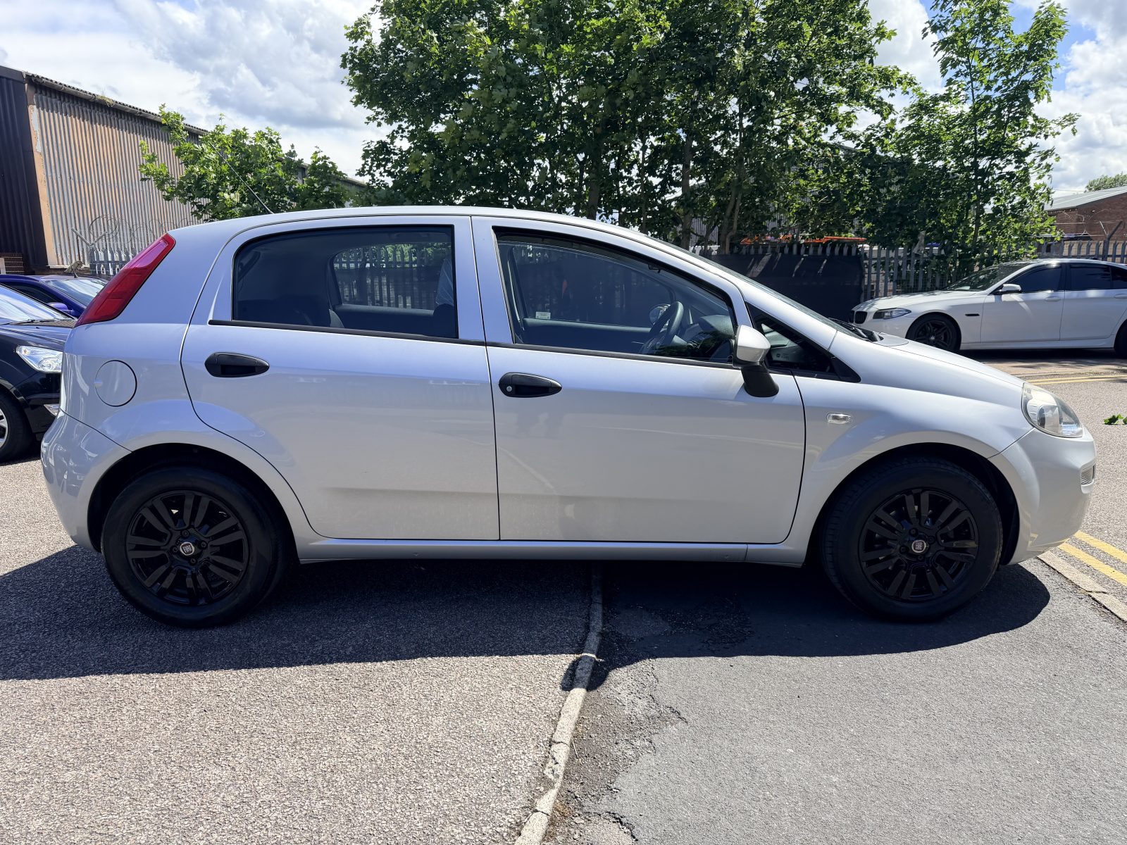 Fiat Punto Pop + 1.2 Pop + Hatchback 5dr Petrol Euro 6 (69 bhp) — photo 4