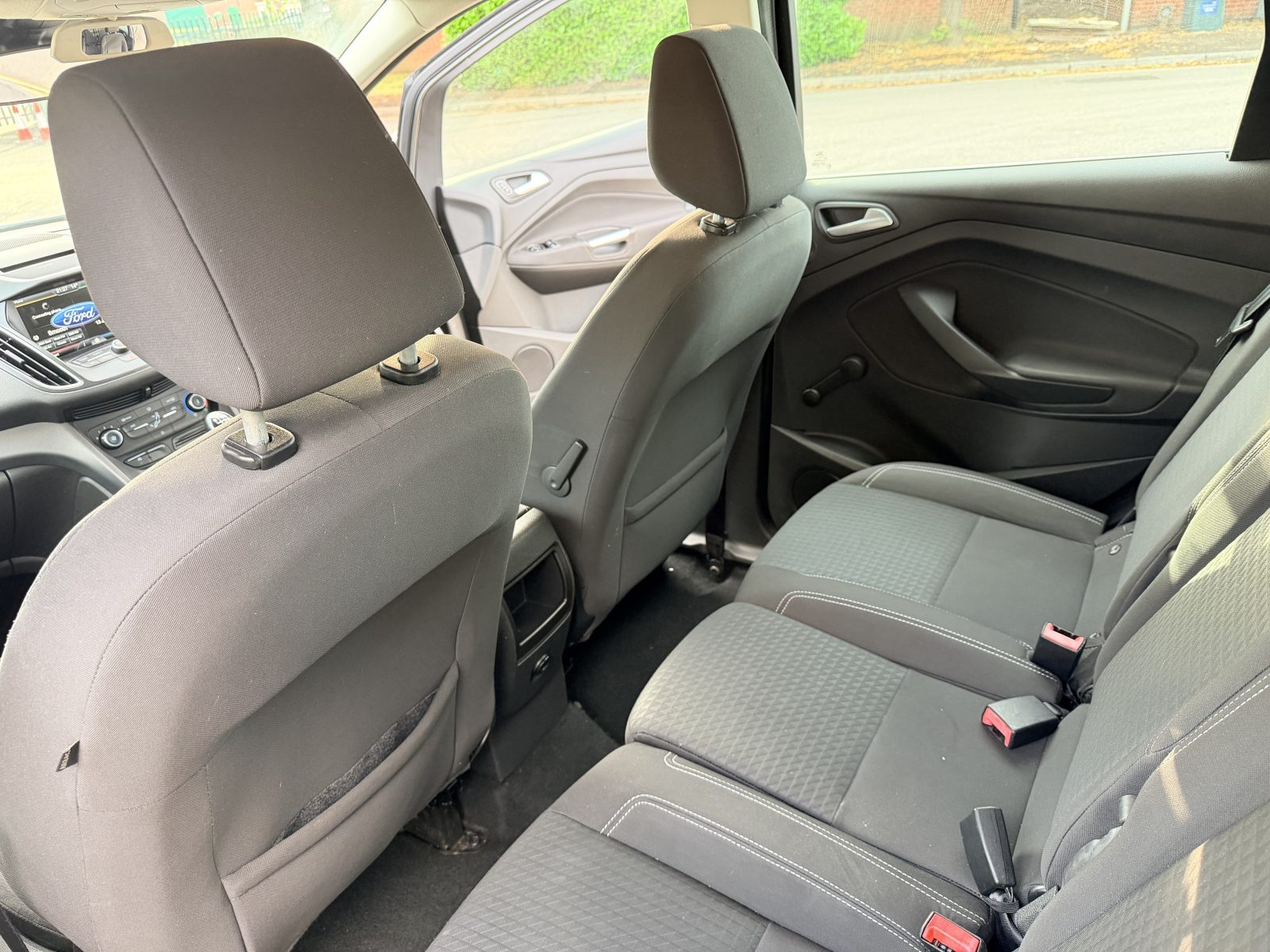 Ford C-Max Zetec TDCi 2016 — photo 33