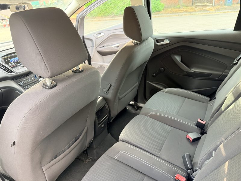 Ford C-Max Zetec TDCi 2016 — photo 33 of 61