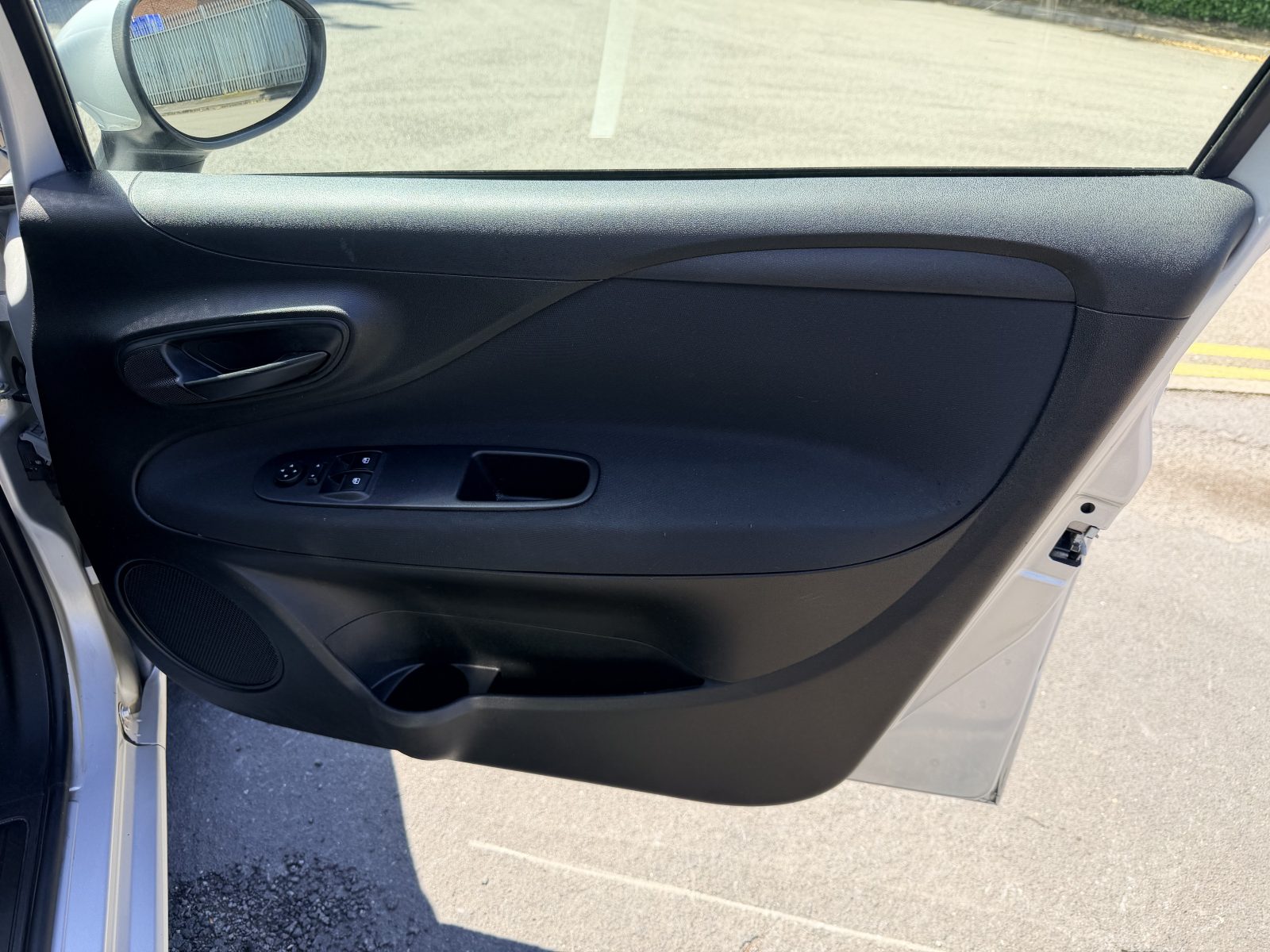 Fiat Punto Pop + 1.2 Pop + Hatchback 5dr Petrol Euro 6 (69 bhp) — photo 32
