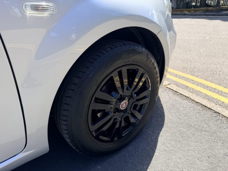 Fiat Punto Pop + 1.2 Pop + Euro 6 (69 bhp) 2016 — photo 20 of 38