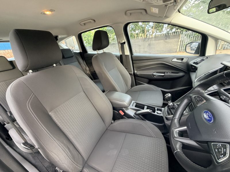 Ford C-Max Zetec TDCi 2016 — photo 14 of 61