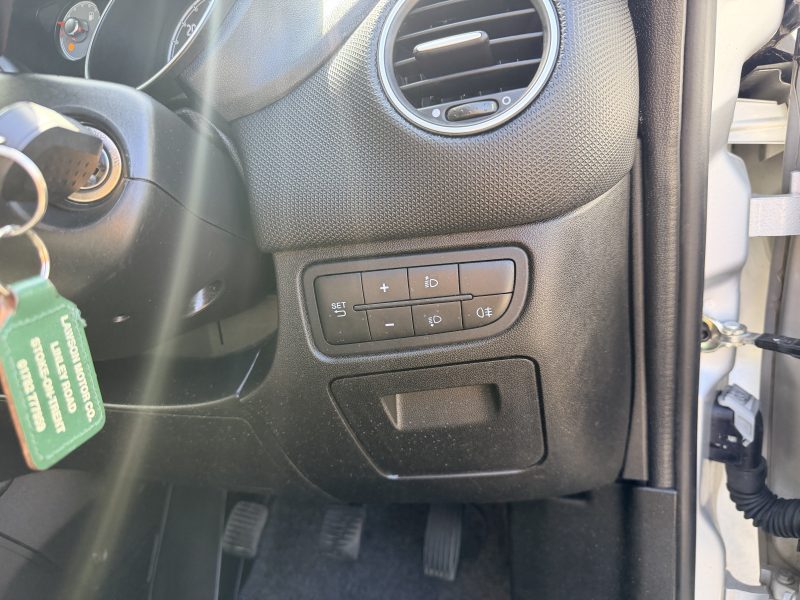 Fiat Punto Pop + 1.2 Pop + Euro 6 (69 bhp) 2016 — photo 21 of 38
