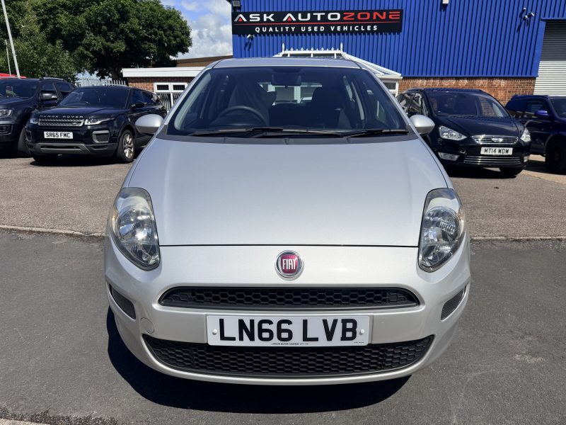 Fiat Punto Pop + 1.2 Pop + Euro 6 (69 bhp) 2016 — photo 8 of 38