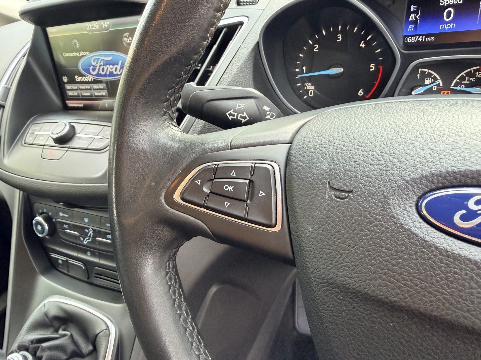 Ford C-Max Zetec TDCi 2016 — photo 17