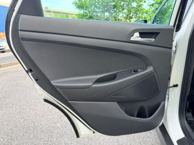 Hyundai Tucson Premium SE 2.0 CRDi Euro 6 (s/s) (136 ps) 2015 — photo 22 of 38