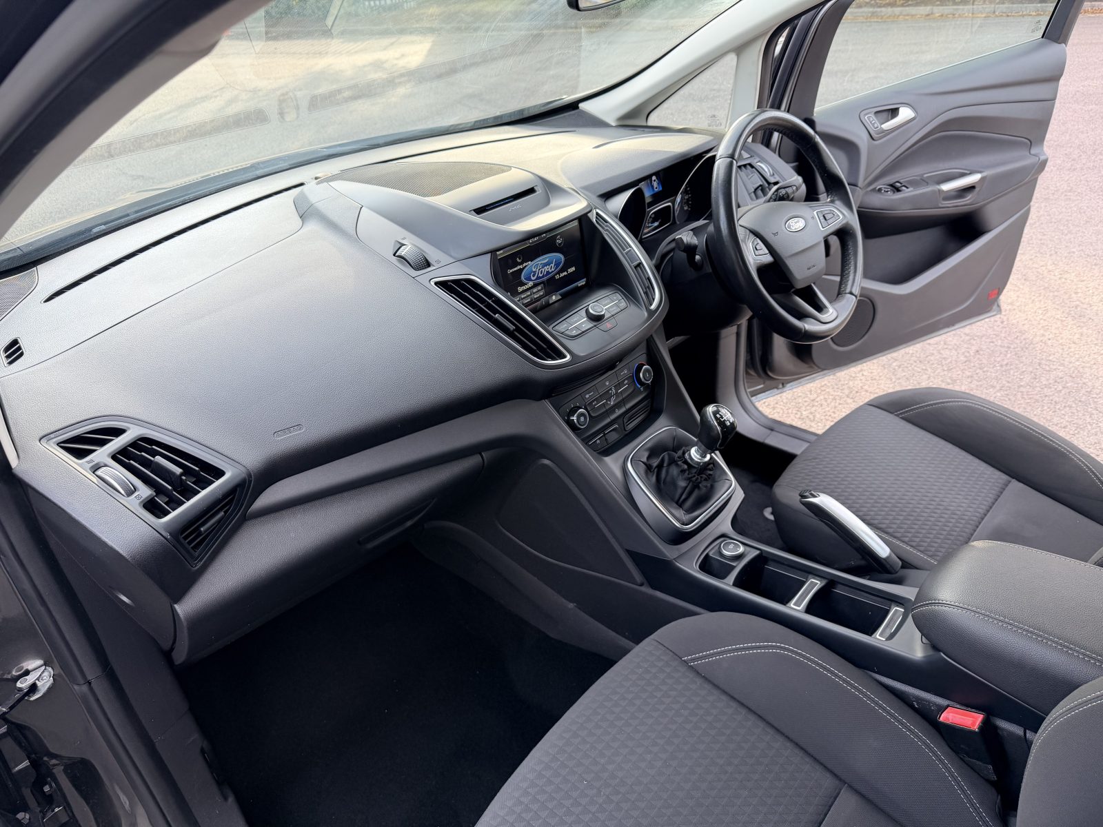 Ford C-Max Zetec TDCi 2016 — photo 37
