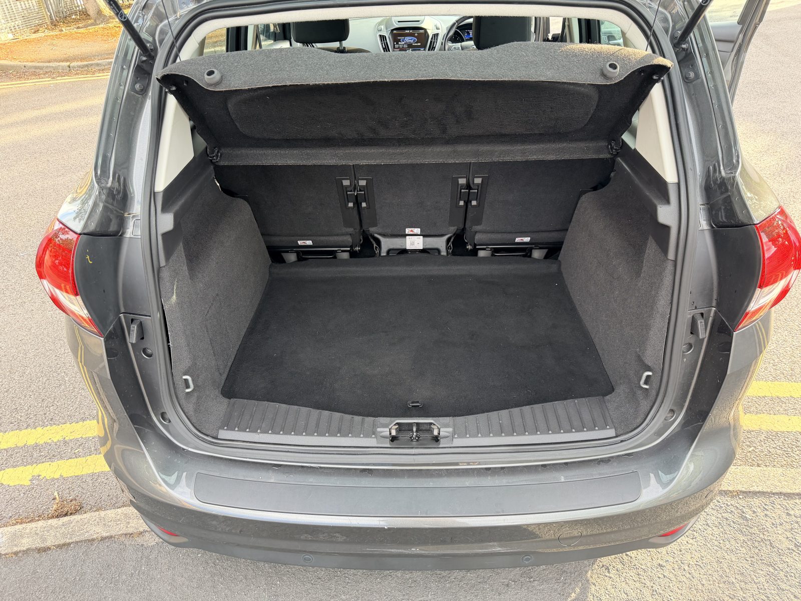 Ford C-Max Zetec TDCi 2016 — photo 47