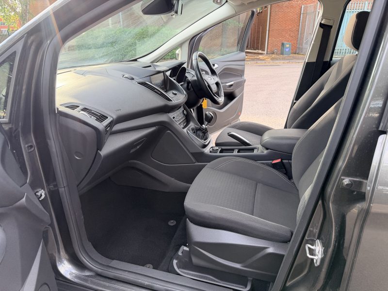 Ford C-Max Zetec TDCi 2016 — photo 34 of 61