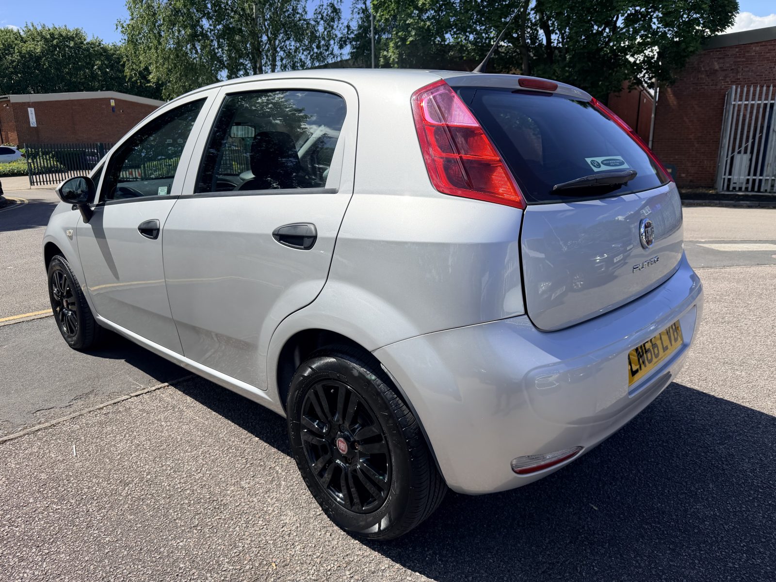Fiat Punto Pop + 1.2 Pop + Hatchback 5dr Petrol Euro 6 (69 bhp) — photo 5