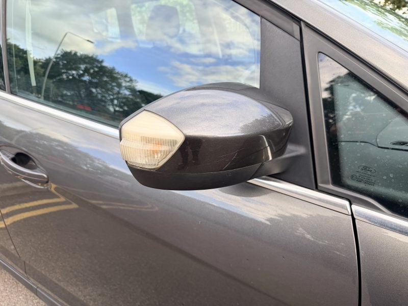 Ford C-Max Zetec TDCi 2016 — photo 57 of 61