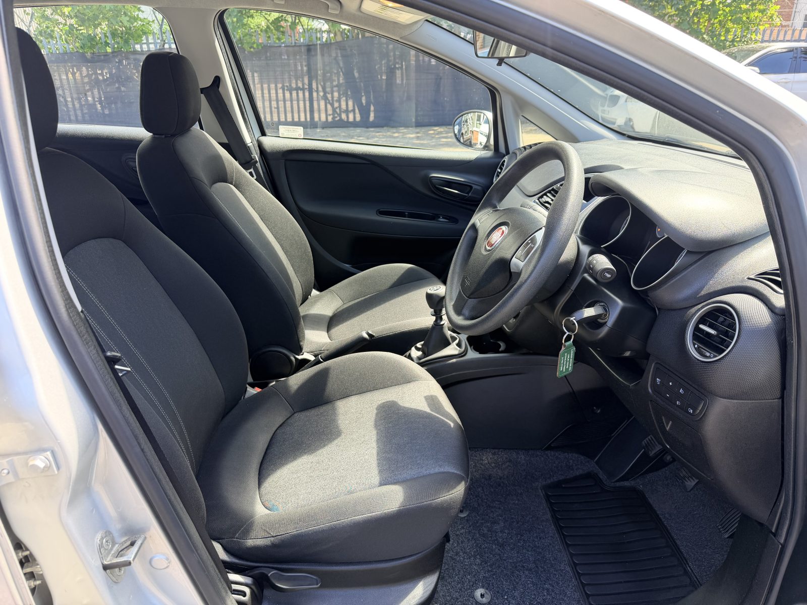 Fiat Punto Pop + 1.2 Pop + Hatchback 5dr Petrol Euro 6 (69 bhp) — photo 11