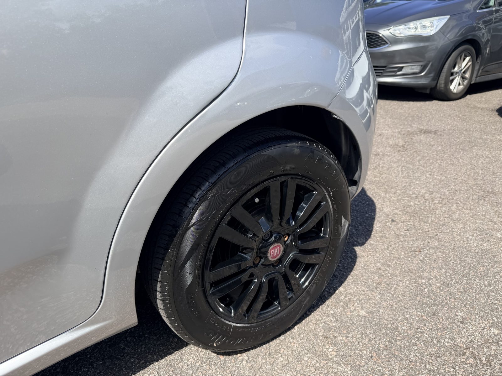 Fiat Punto Pop + 1.2 Pop + Hatchback 5dr Petrol Euro 6 (69 bhp) — photo 19