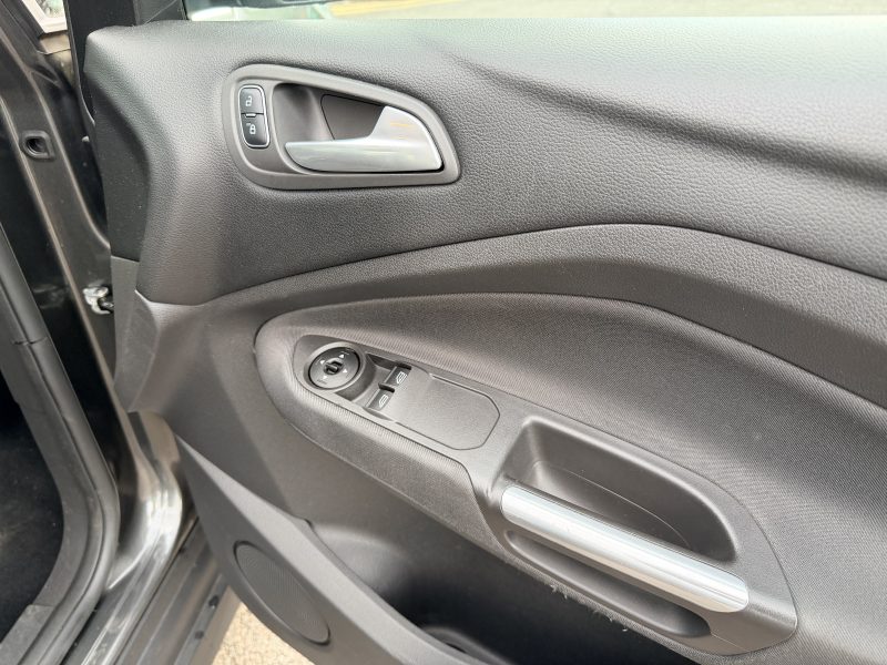 Ford C-Max Zetec TDCi 2016 — photo 55 of 61