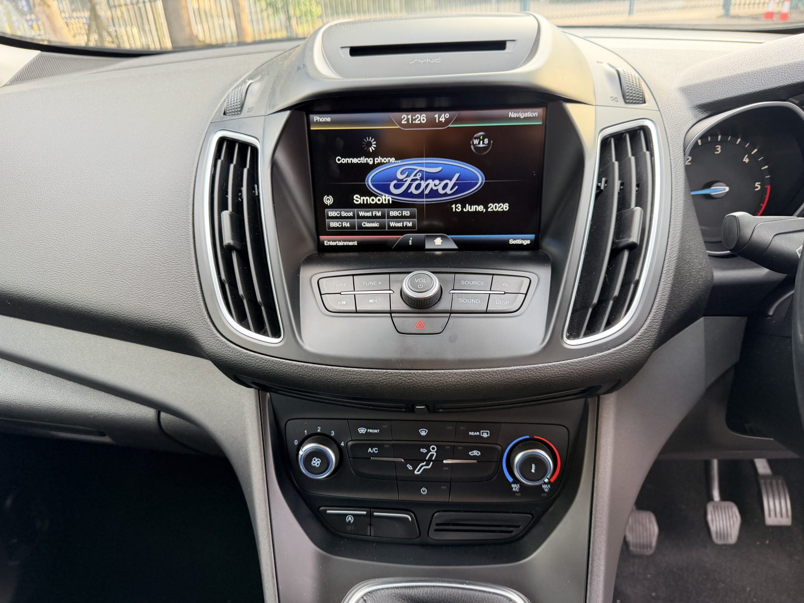 Ford C-Max Zetec TDCi 2016 — photo 15