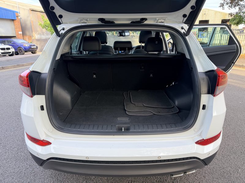 Hyundai Tucson Premium SE 2.0 CRDi Euro 6 (s/s) (136 ps) 2015 — photo 34 of 38