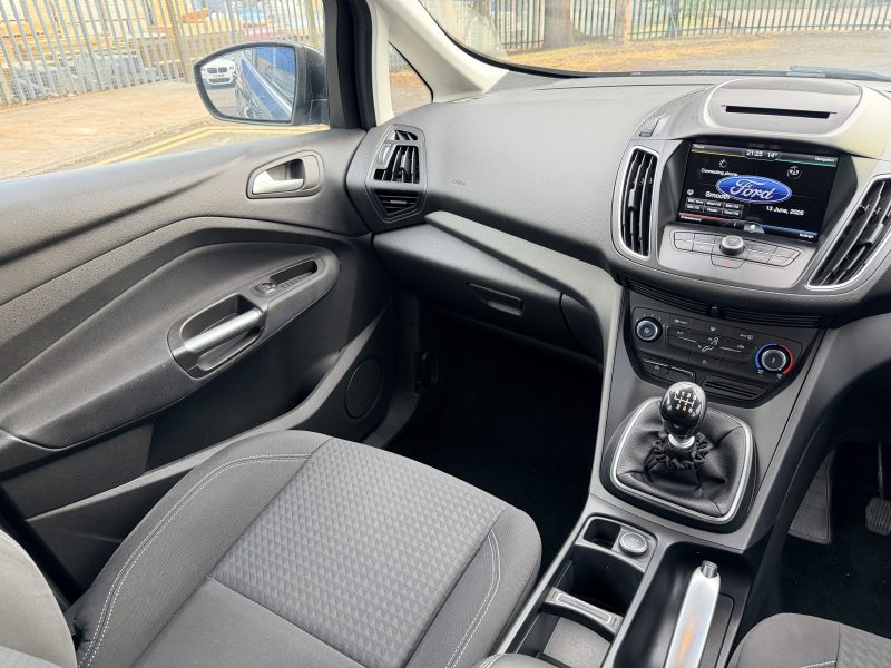 Ford C-Max Zetec TDCi 2016 — photo 12 of 61