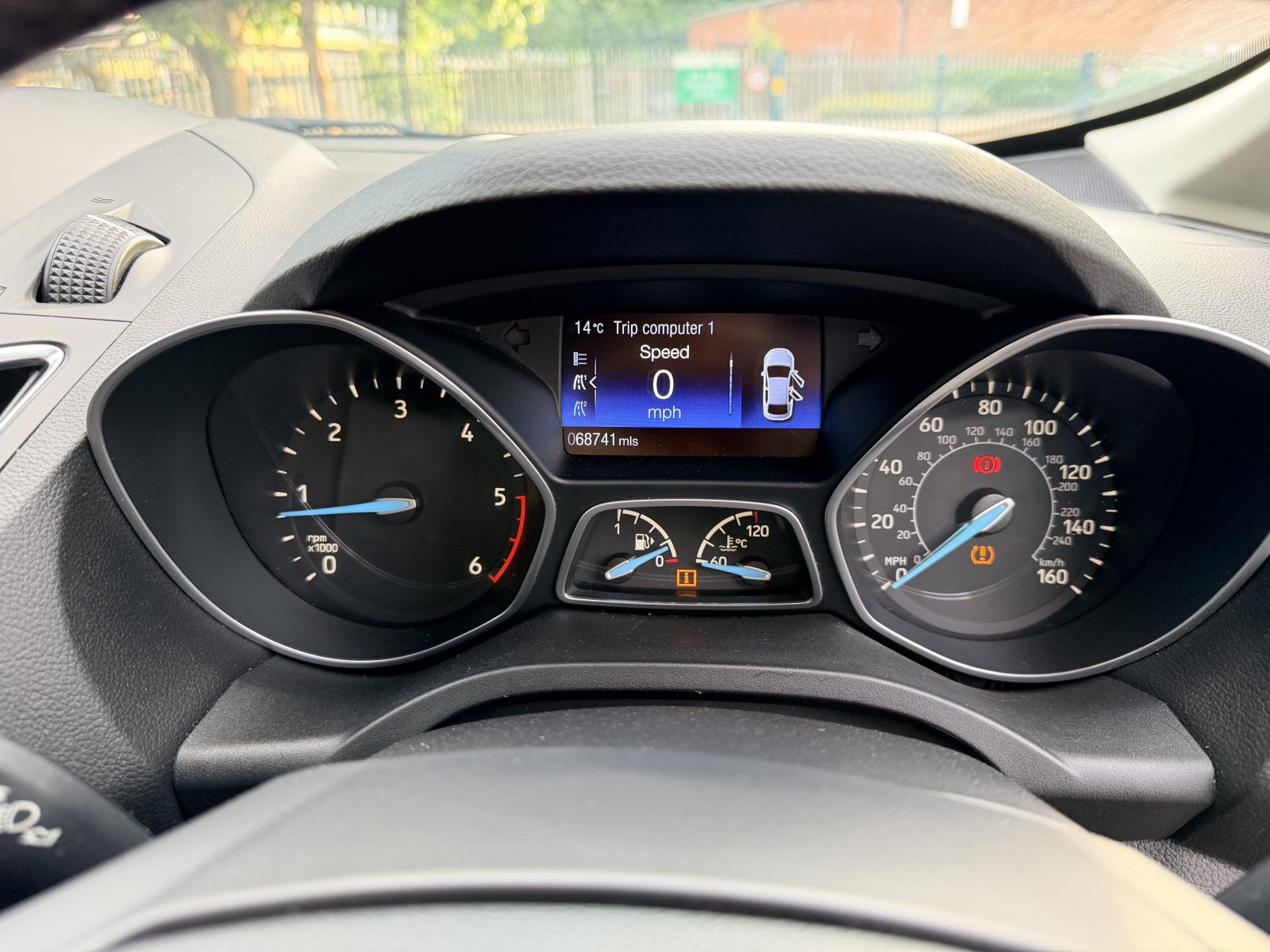 Ford C-Max Zetec TDCi 2016 — photo 18