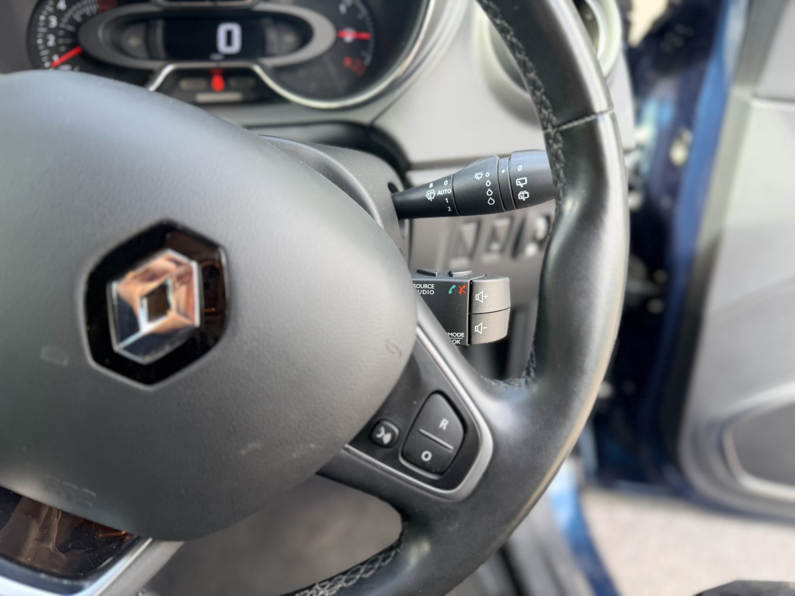 1.2 TCe ENERGY Dynamique S Nav SUV 5dr Petrol Manual Euro 6 (s/s) (120 ps) — photo 19