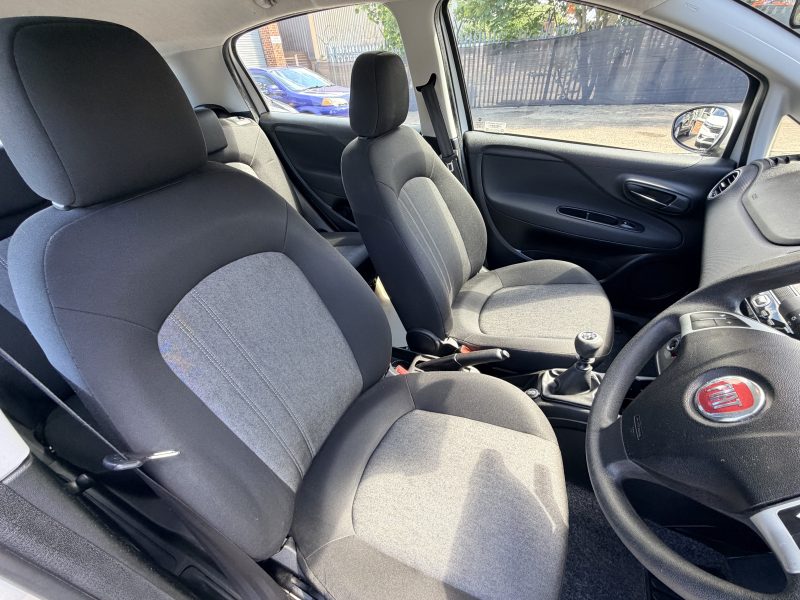 Fiat Punto Pop + 1.2 Pop + Euro 6 (69 bhp) 2016 — photo 15 of 38