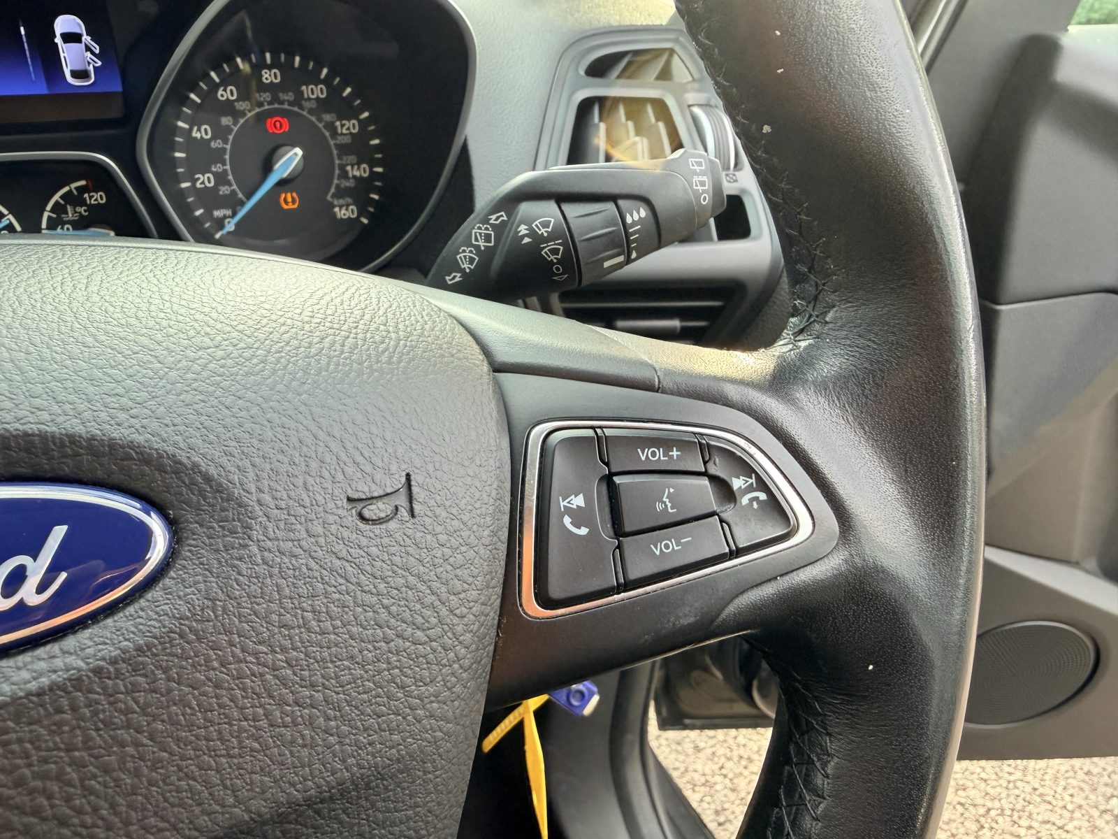 Ford C-Max Zetec TDCi 2016 — photo 16