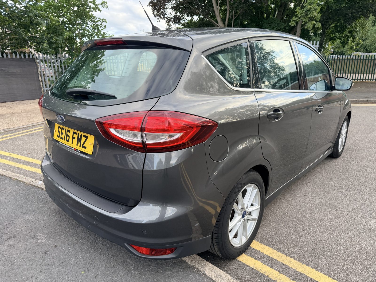 Ford C-Max Zetec TDCi 2016 — photo 8