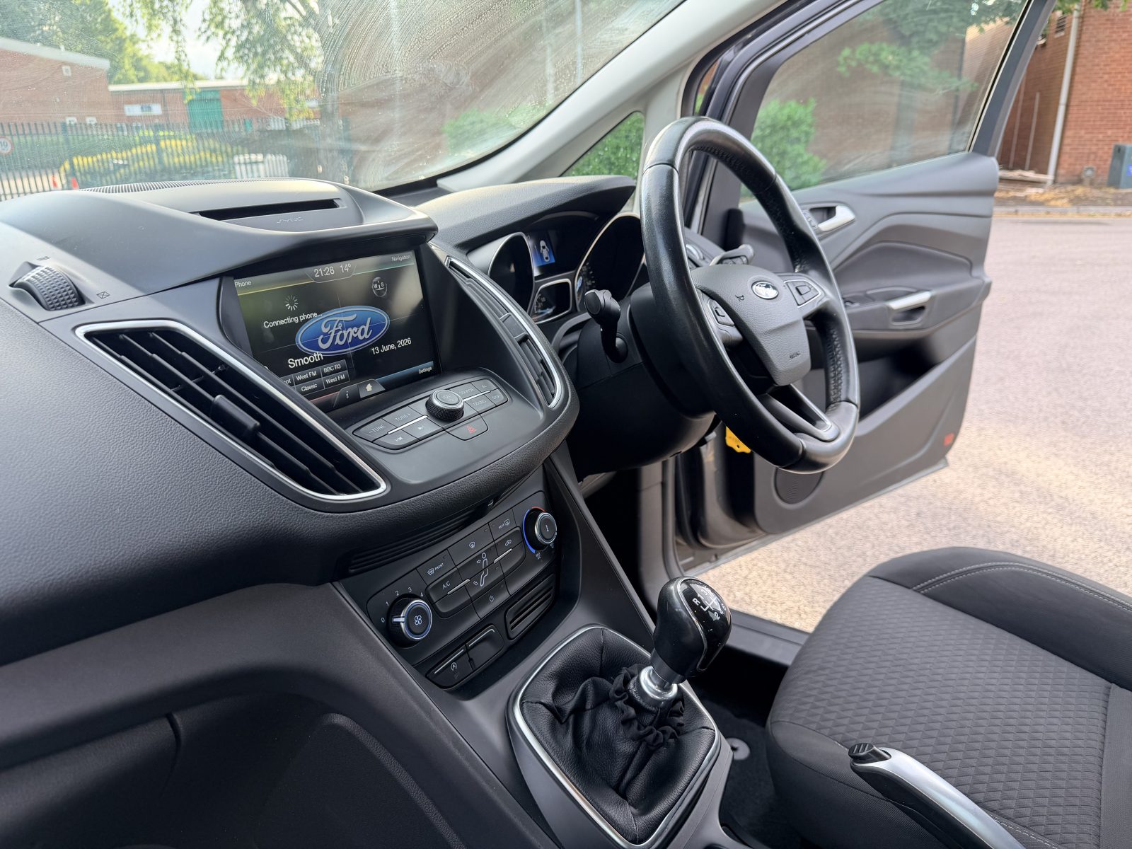 Ford C-Max Zetec TDCi 2016 — photo 40