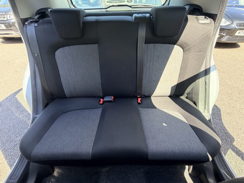 Fiat Punto Pop + 1.2 Pop + Euro 6 (69 bhp) 2016 — photo 33 of 38
