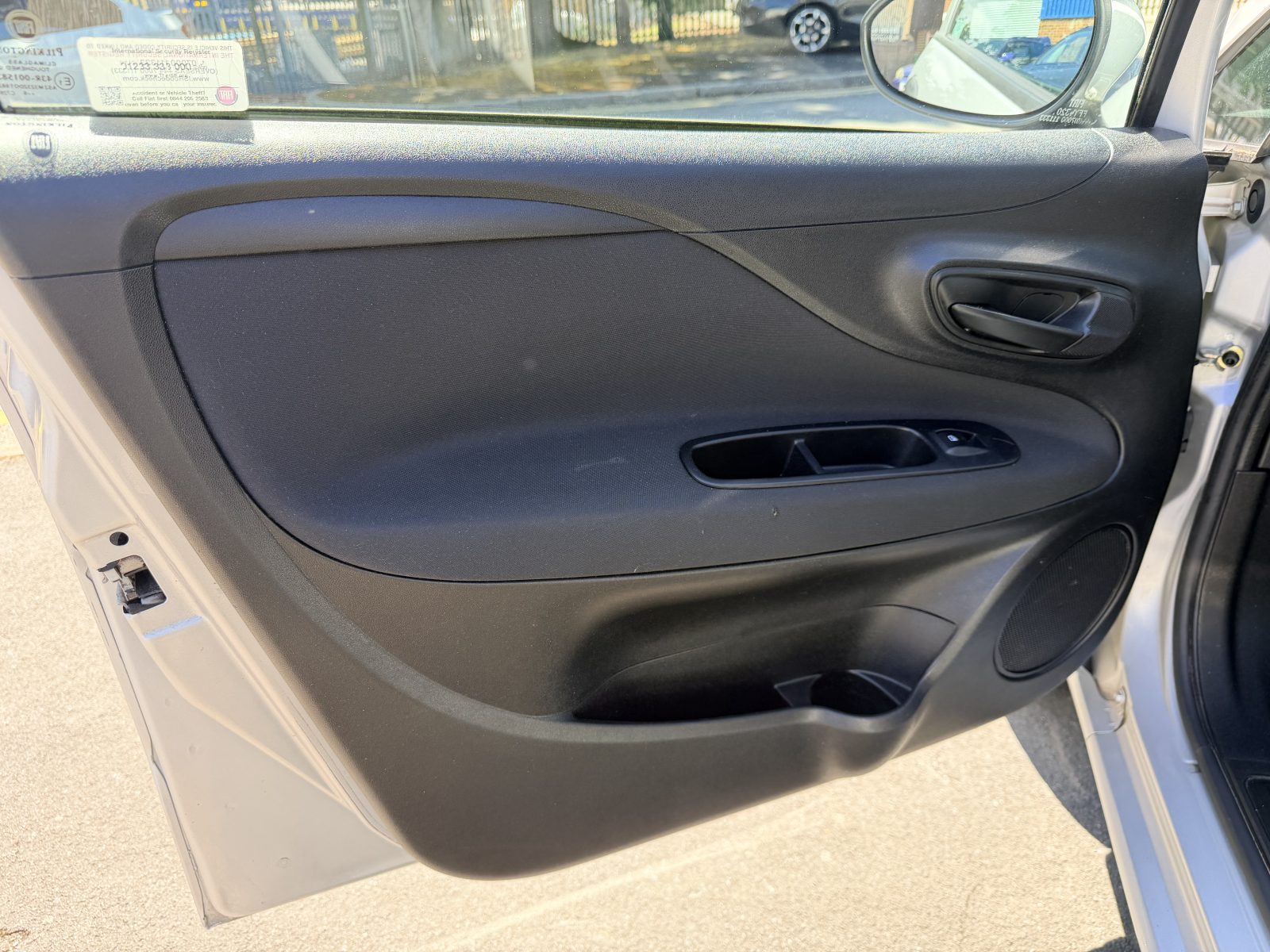 Fiat Punto Pop + 1.2 Pop + Hatchback 5dr Petrol Euro 6 (69 bhp) — photo 29