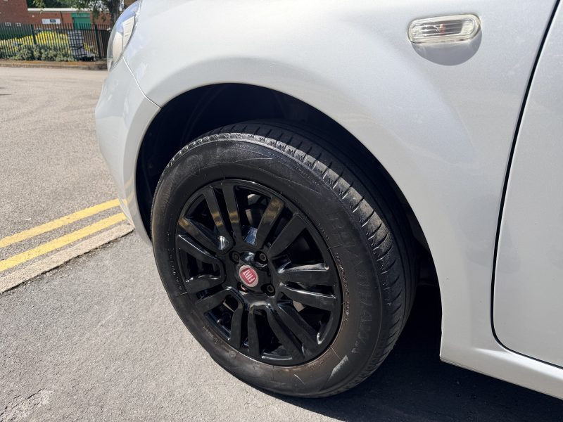 Fiat Punto Pop + 1.2 Pop + Euro 6 (69 bhp) 2016 — photo 17 of 38