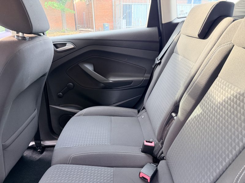 Ford C-Max Zetec TDCi 2016 — photo 32 of 61