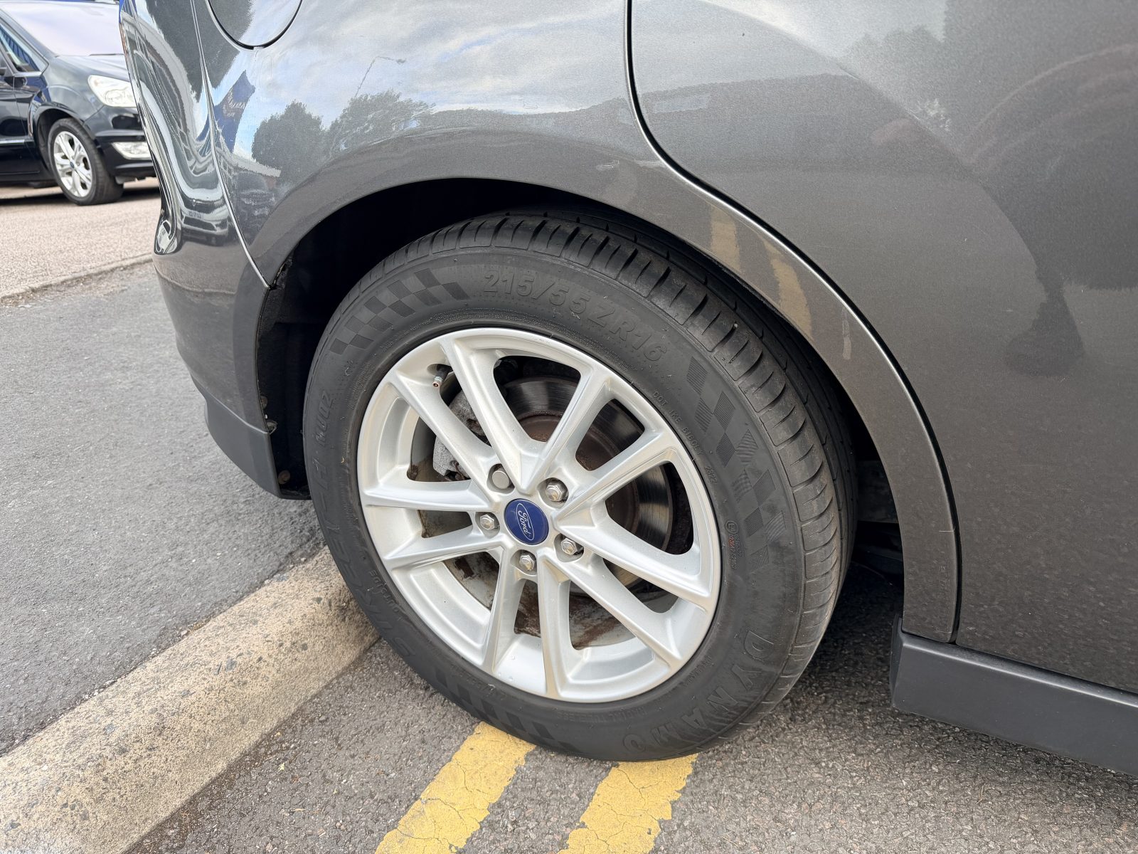 Ford C-Max Zetec TDCi 2016 — photo 61