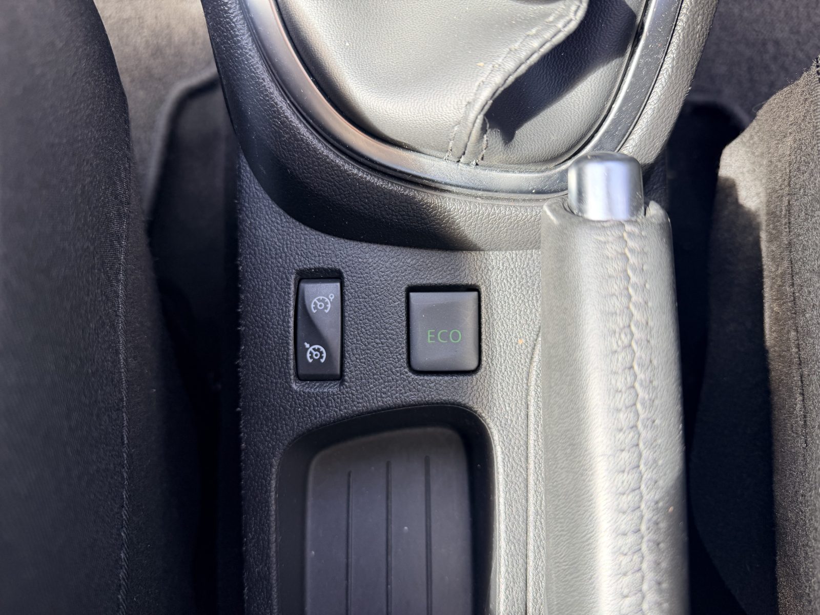 1.2 TCe ENERGY Dynamique S Nav SUV 5dr Petrol Manual Euro 6 (s/s) (120 ps) — photo 15
