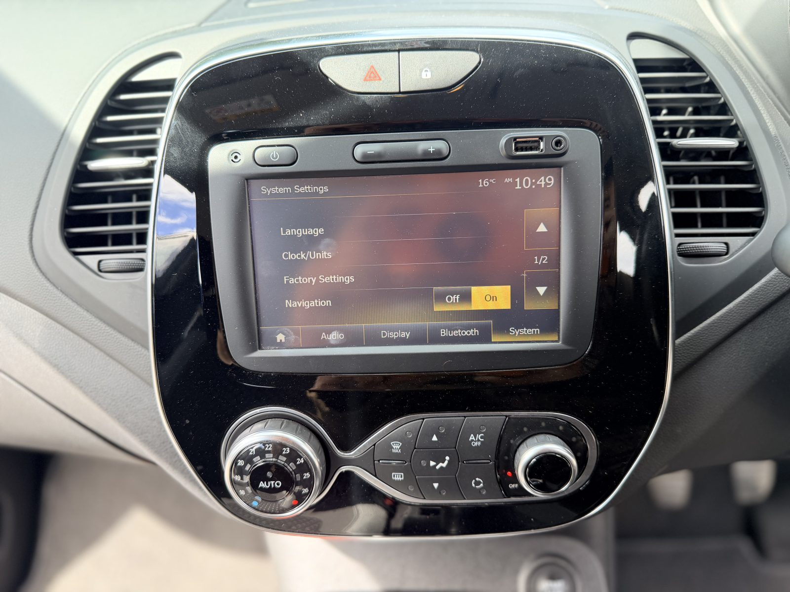 1.2 TCe ENERGY Dynamique S Nav SUV 5dr Petrol Manual Euro 6 (s/s) (120 ps) — photo 41