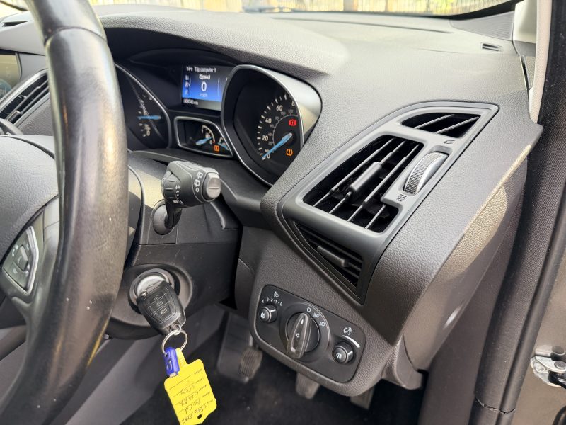 Ford C-Max Zetec TDCi 2016 — photo 48 of 61