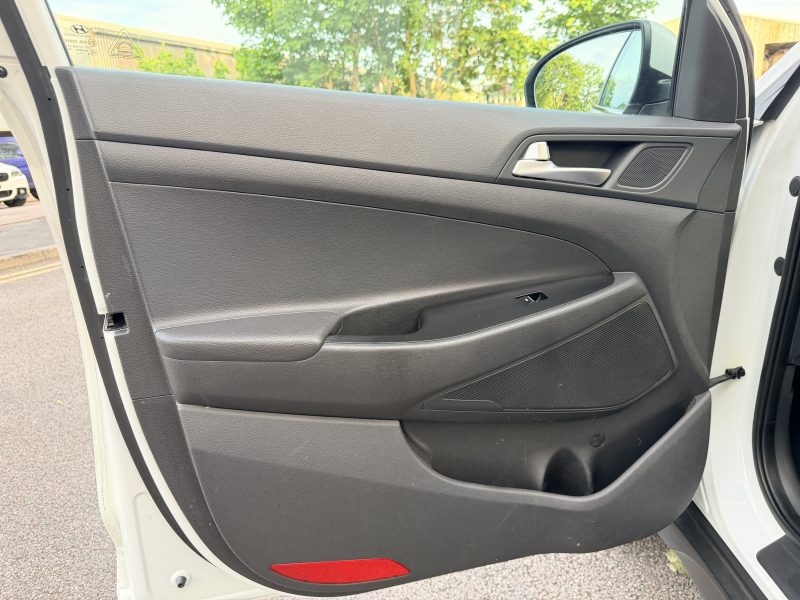 Hyundai Tucson Premium SE 2.0 CRDi Euro 6 (s/s) (136 ps) 2015 — photo 24 of 38