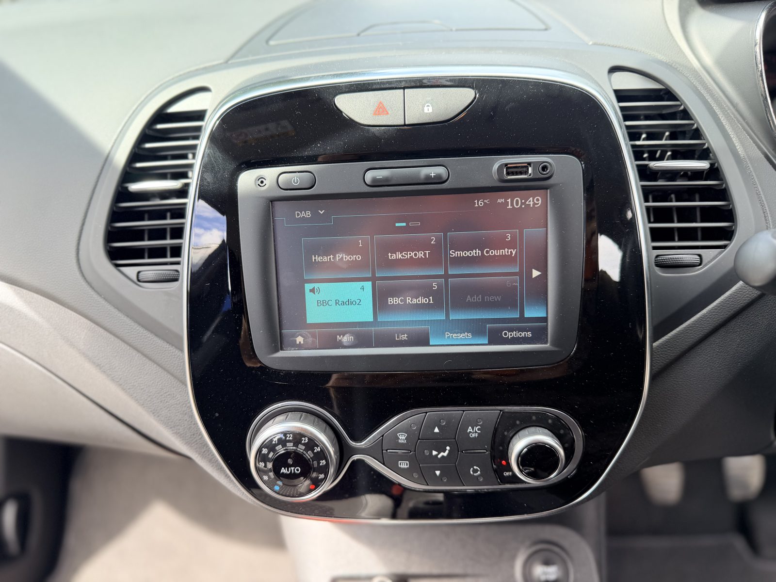 1.2 TCe ENERGY Dynamique S Nav SUV 5dr Petrol Manual Euro 6 (s/s) (120 ps) — photo 38